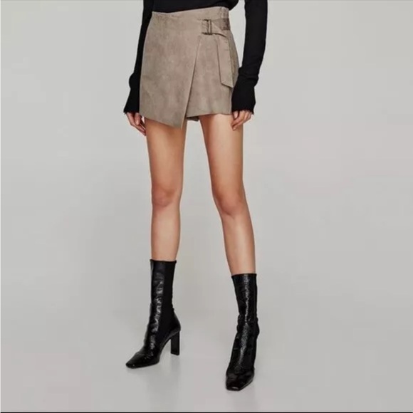 Zara Basic Faux Suede Gray Taupe Skort Skirt Shorts Mini High Waist Buckle XS - Picture 2 of 7
